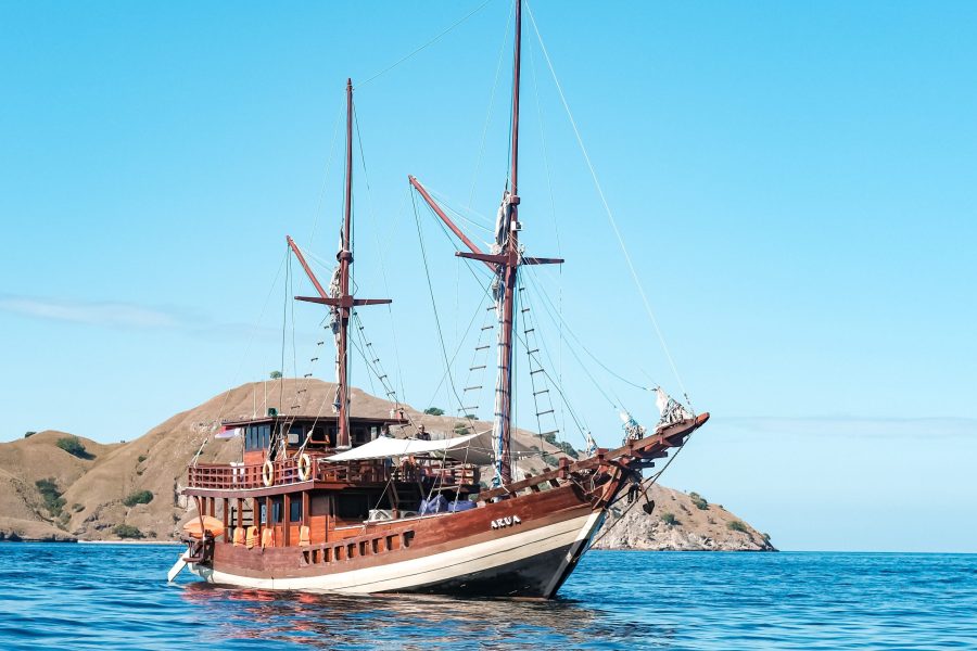 Phinisi Deluxe Charter